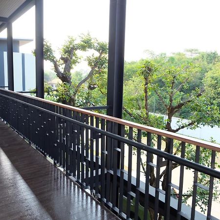 De Vine House Otel Roi Et Dış mekan fotoğraf
